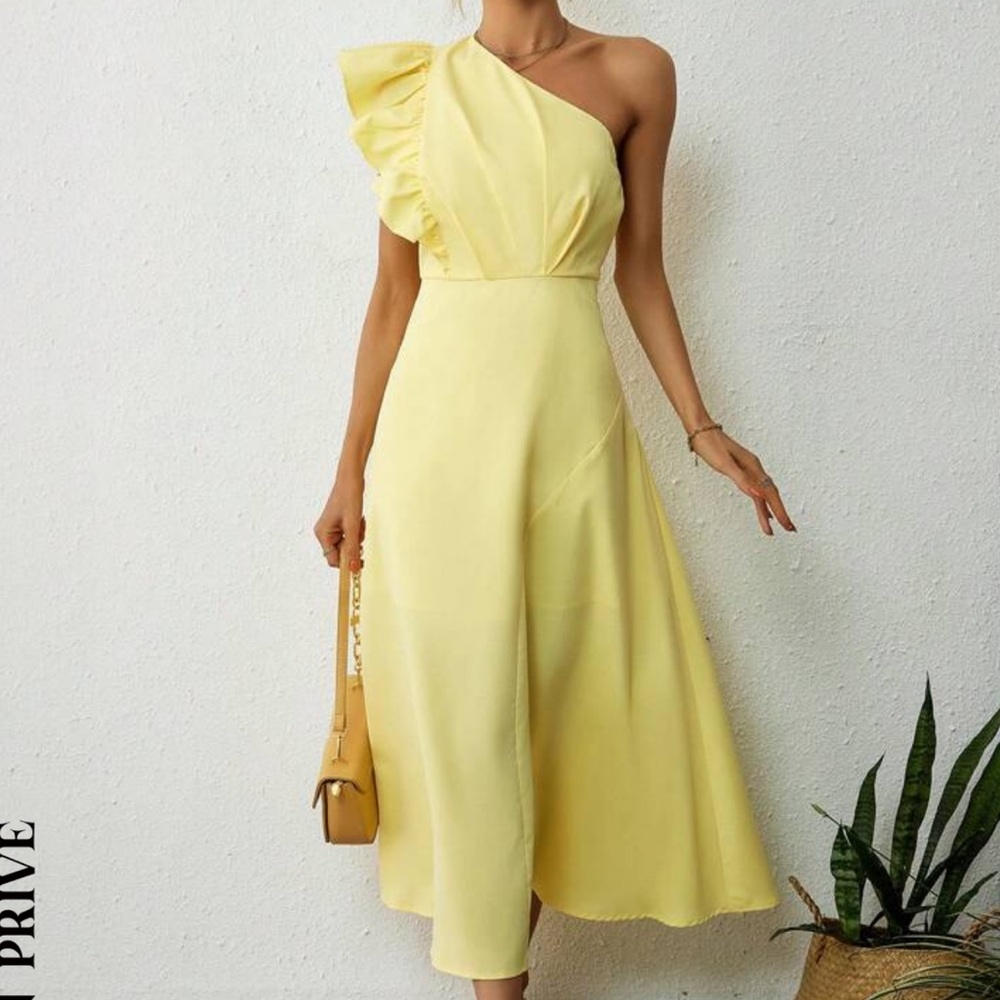 Long yellow dress